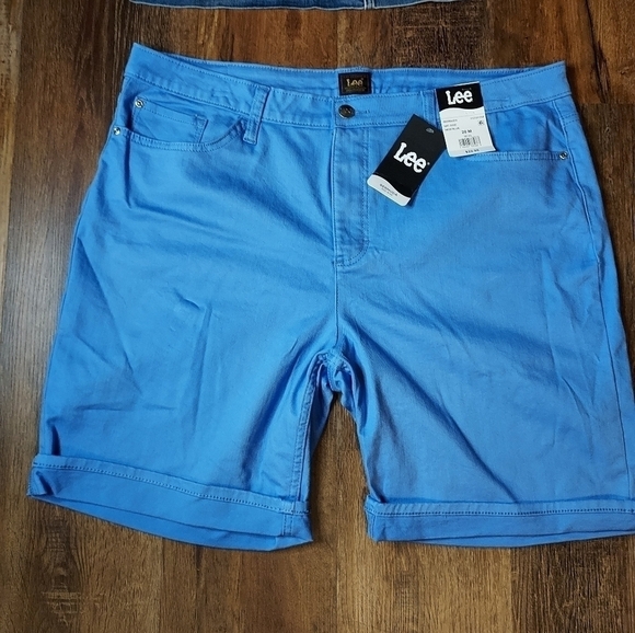 NWT LEE denim skort mid rise size 20" and Bermuda shorts mid rise size 20 plus - Picture 8 of 14